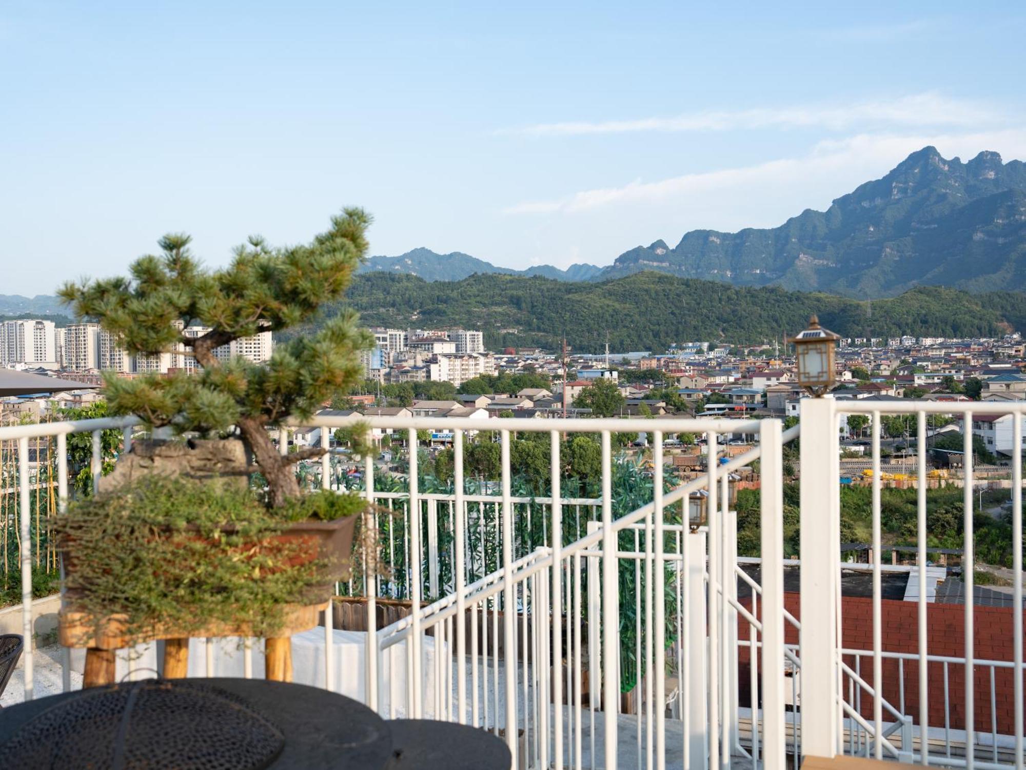 Patio Spring Holiday Inn -- Free Round Trip Pick-Up Service --Panoramic View Of Tianmen Mount Trương Gia Giới Ngoại thất bức ảnh