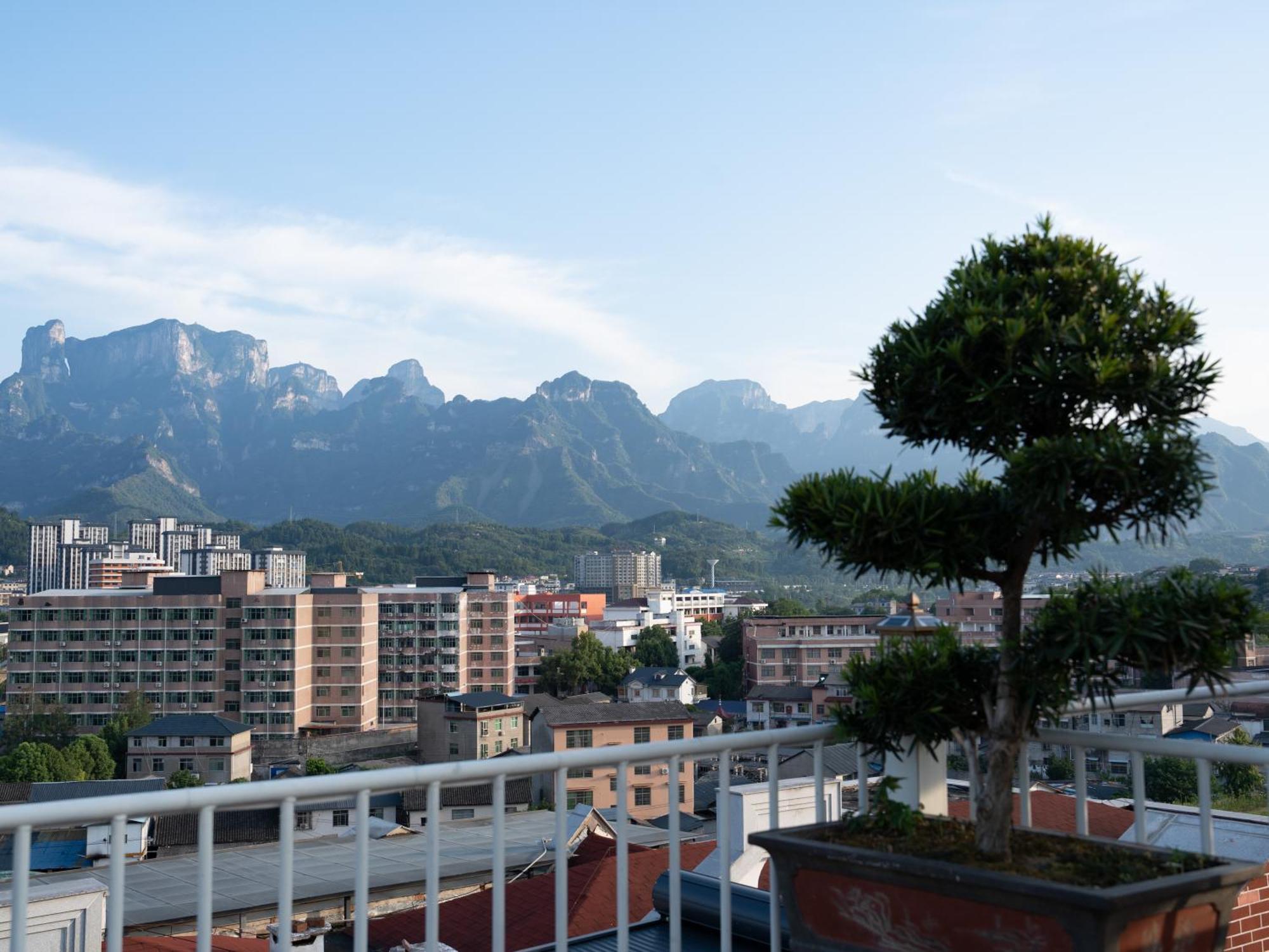 Patio Spring Holiday Inn -- Free Round Trip Pick-Up Service --Panoramic View Of Tianmen Mount Trương Gia Giới Ngoại thất bức ảnh