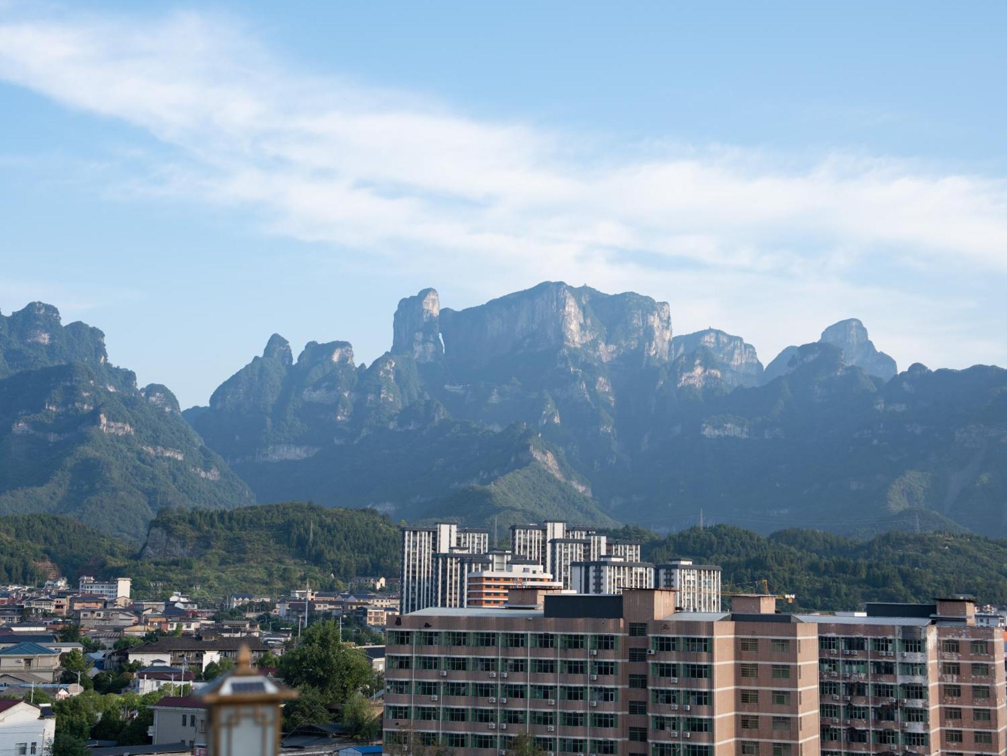Patio Spring Holiday Inn -- Free Round Trip Pick-Up Service --Panoramic View Of Tianmen Mount Trương Gia Giới Ngoại thất bức ảnh